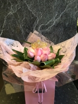 PRINCESS ROSE BOUQUET WITH GOLDEN TIARA